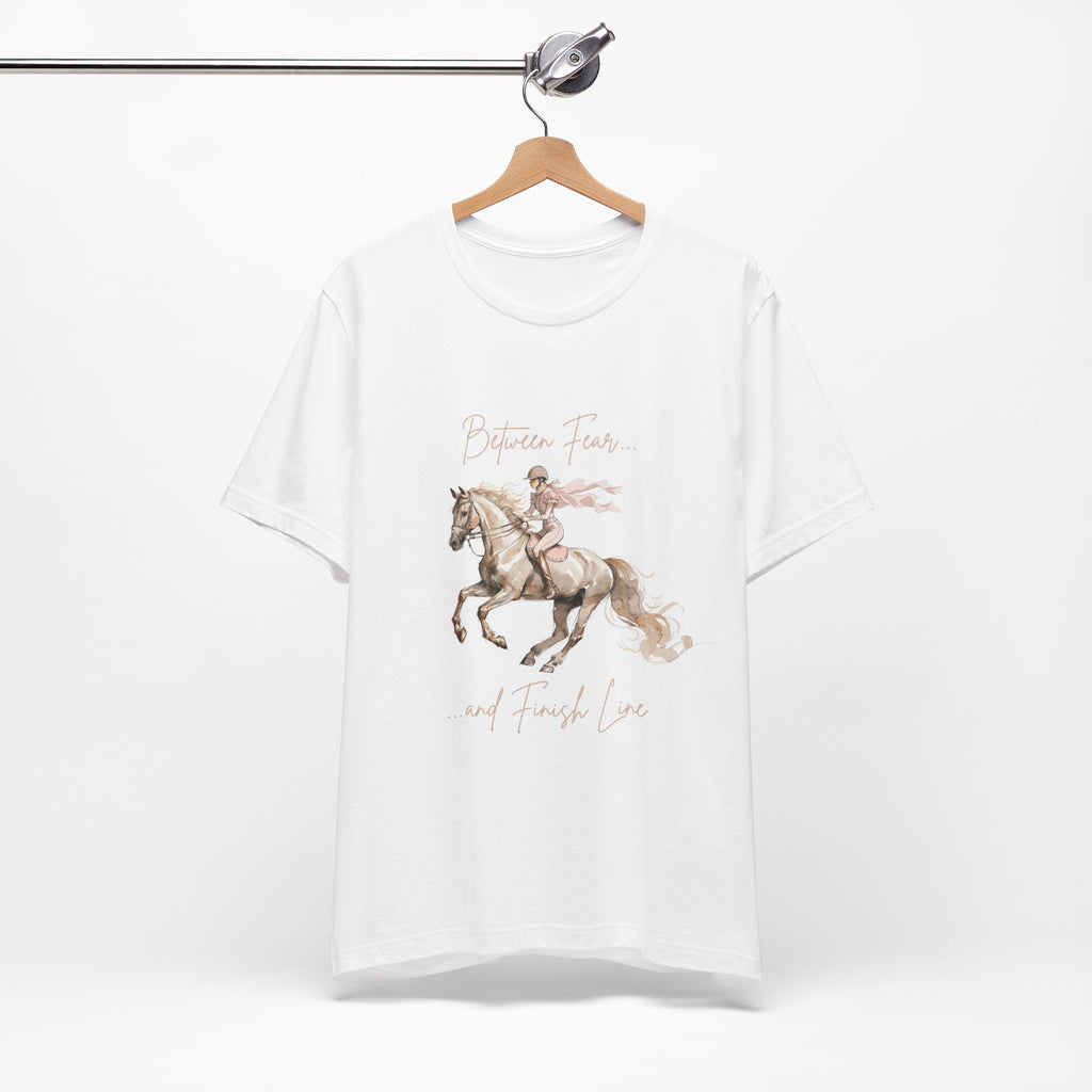 Tricou motivational cu cai 'Between Fear and Finish Line'