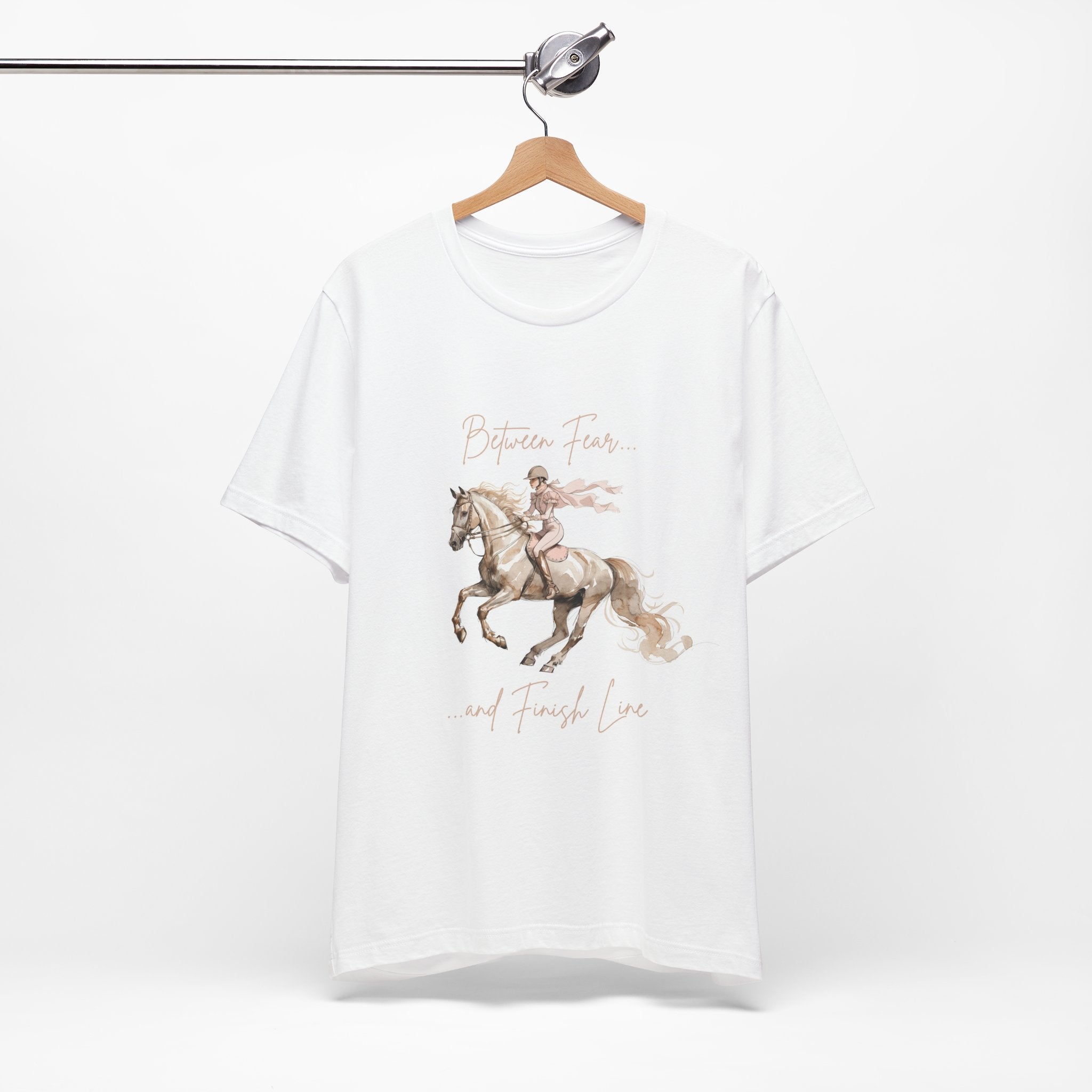 Tricou motivational cu cai 'Between Fear and Finish Line'