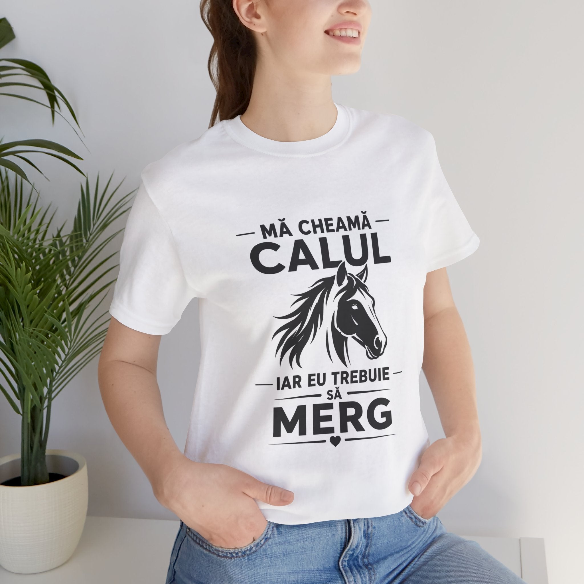 Tricou amuzant cu Cai 'Mă Cheamă Calul, Iar Eu Trebuie Să Merg'