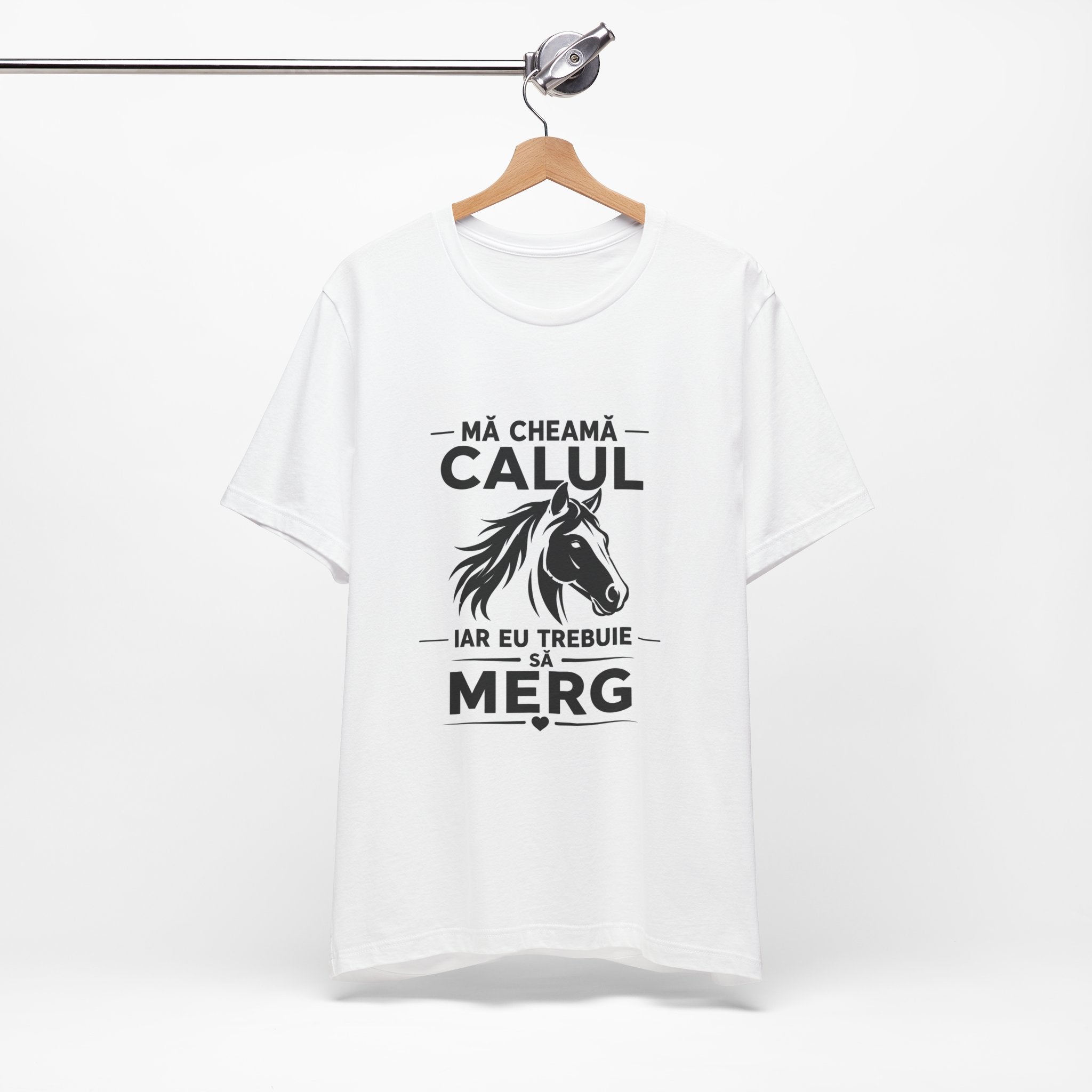Tricou amuzant cu Cai 'Mă Cheamă Calul, Iar Eu Trebuie Să Merg'