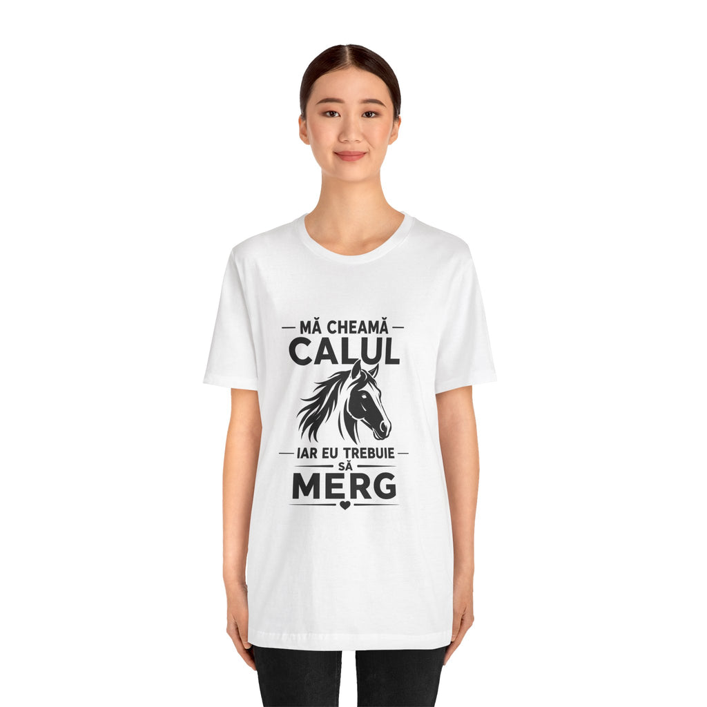 Tricou amuzant cu Cai 'Mă Cheamă Calul, Iar Eu Trebuie Să Merg'